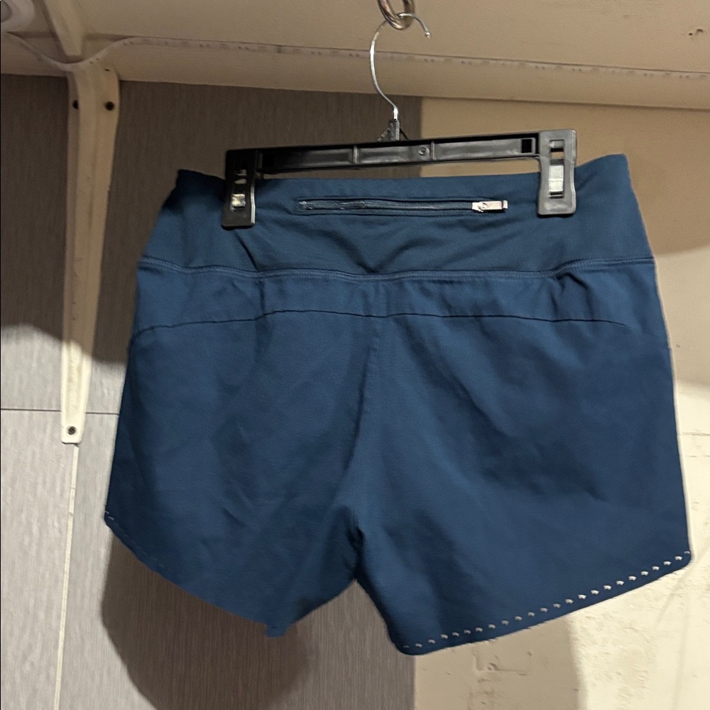 ATHLETA RUNNING SHORTS - Picture 3 of 6